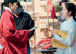 <군주> 무더위 속 옥사 장면 비하인드 공개! '명장면의 탄생'