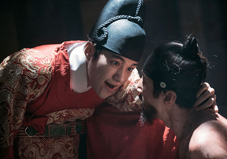 <군주> 엘, 집착과 연정을 넘나드는 '흑화(黑化) 3단계' 