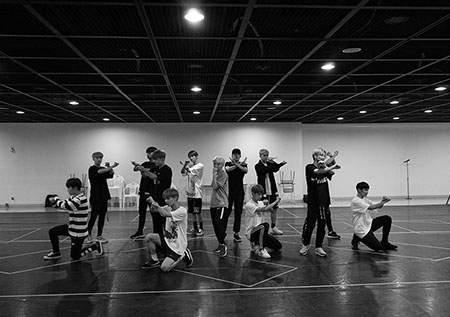 세븐틴은 지금 서울 단독 콘서트 연습에 매진 중! '현장 사진 깜짝 공개'