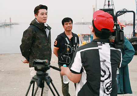 <세모방> 이태곤-꽝피디, ‘스파크 파박!’ 아슬아슬 신경전! 기싸움 포착! 