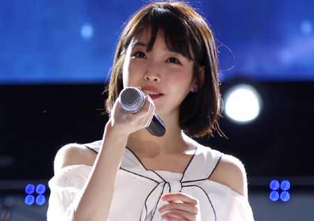 <효리네 민박> 아이유는 출장중? 민박집 직원→가수 깜짝 변신