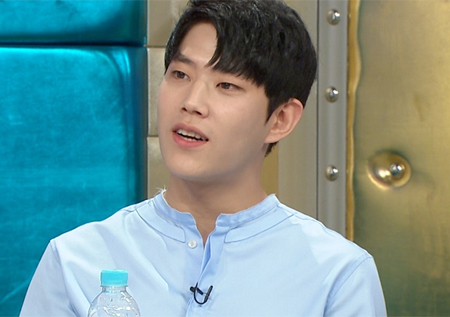 <라디오스타> 동하, 예능 출격 신고식! '無표정 웨이브까지?'