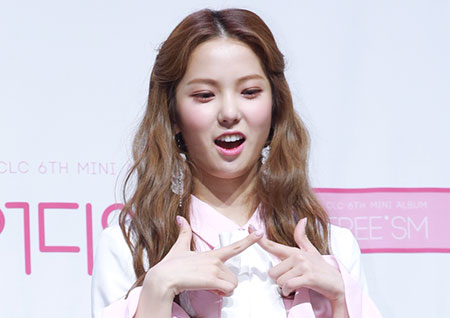 [포토] CLC 유진, 부끄러운 손 끝