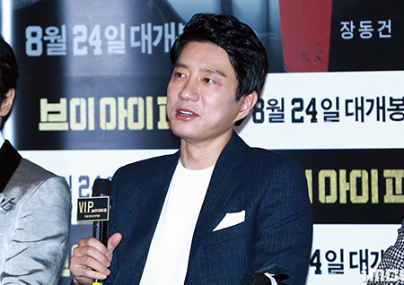 <브이아이피> 김명민 "담배연기 고민하자 감독이 느와르에 담배는 꽃이라고"