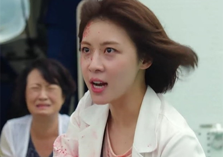 <병원선> 하지원, 병원선 합류하자마자 환자 둘 살렸다! '미친 활약'