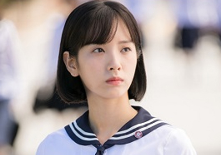 <란제리 소녀시대> 우주소녀 보나, 청순미 가득 '똑단발 여고생'