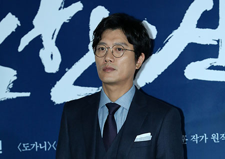 [포토] <남한산성>박희순, 쓰리피스 슈트도 완벽하게 소화