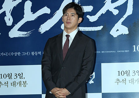 [포토] <남한산성> 고수, 살짝 비딱하게~