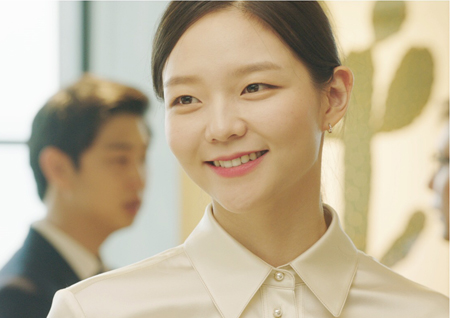 <이번 생은 처음이라> 이솜, 오피스룩의 정석 보여준다! 도도+시크한 매력으로 시선 집중!