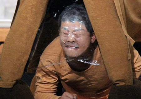 <개그콘서트> ‘욜로 민박’ 김준호, ‘못생김 주의보’ 발령! 美친 개그감 뿜뿜!