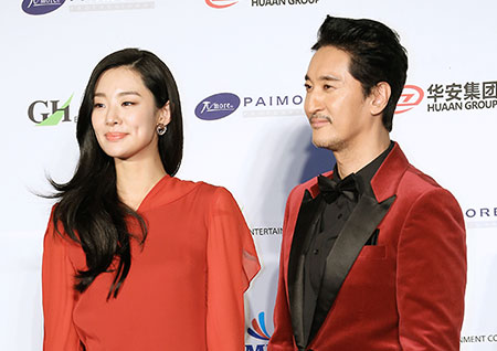 [포토] 대종상영화제 스테파니리-신현준, 레드카펫 닮은 화려한 레드