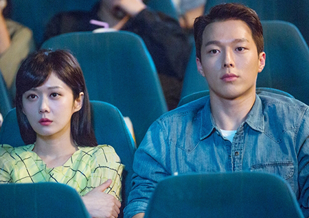 <고백부부> 장나라-손호준, ‘질투자극’ 영화관 데이트..엇갈린 로맨스 시작?