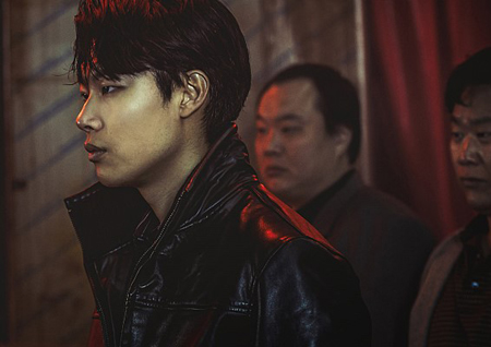 <더 킹> <택시운전사>에 이어 <침묵>까지! 대세배우 류준열의 흥행행진