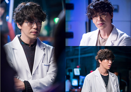 <로봇이 아니야> 로봇 공학 박사 엄기준, 스마트한 매력 넘치는 스틸 공개!