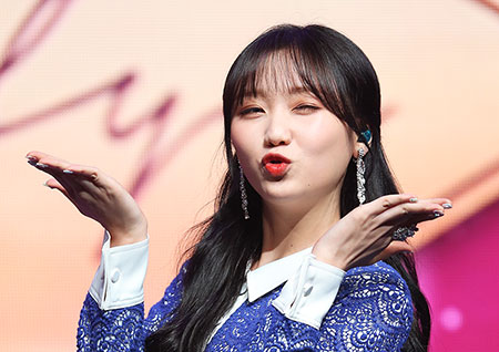 [포토] 러블리즈 류지애, 츄~ 양 손 가득 사랑 담아서!