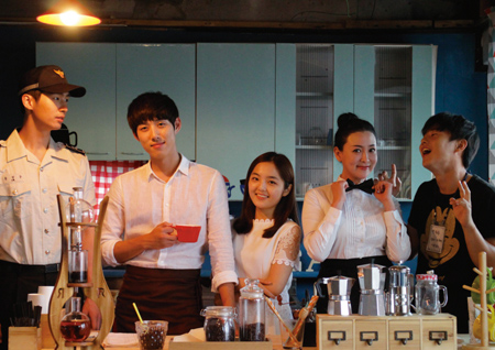 올 겨울 진한 커피 향기로 물들여줄 영화 <스타박’스 다방> 티저 예고편 공개