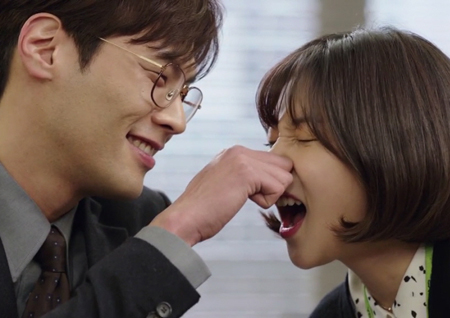 <저글러스> 최다니엘♥백진희, 꽁냥꽁냥 ‘사내 연애’ 발각되나? 동시간대 시청률 1위!