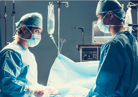 <크로스> 조재현 vs 고경표, 일촉즉발 수술방 눈빛 대치 ‘궁금증↑’