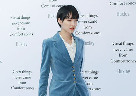 [포토] 손수현, 시크한 느낌의 벨벳 투피스