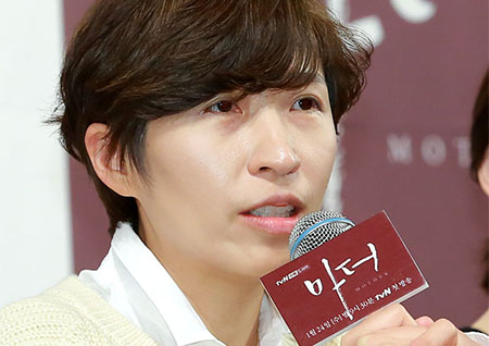 정서경 작가, "드라마 데뷔작 <마더>는 한 강인한 아이의 이야기"
