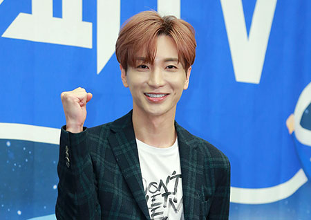 [포토] '슈퍼TV' 이특, 오늘 MC는 나 슈주 리더도 나