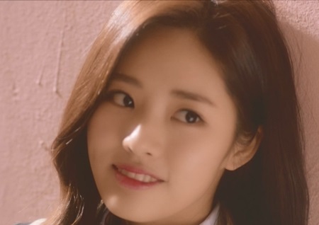 'D-1' 프로미스나인(fromis_9), 데뷔곡 '투 하트(To Heart)' MV 티저 영상 공개 '풋풋+러블리'  