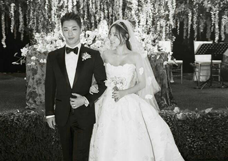 태양♥민효린, 피로연 사진 공개... “한 폭의 그림”