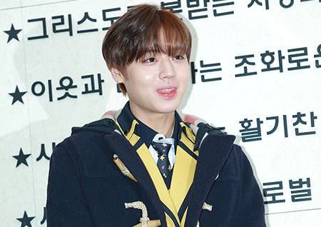[포토] 워너원 박지훈, '교복 윙깅이를 저장~' 교복사진 박제 완료