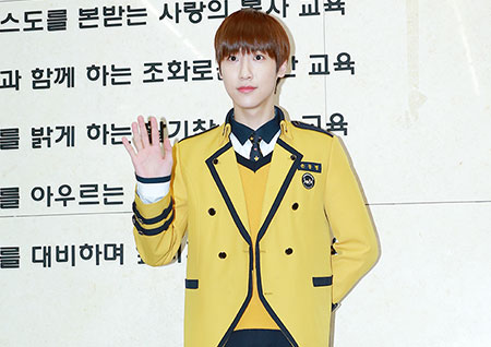 [포토] 마스 동명, "오늘 졸업해요!"