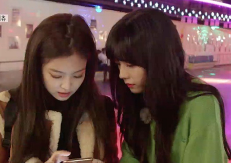 '블핑하우스' 블랙핑크 지수X제니, 롤러장에서 '붐바야' 셀프 MV 촬영! 