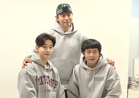 '세 얼간이 가족사진'을 공개합니다! 사진관 찾은 '나 혼자 산다' 이시언-기안84-헨리