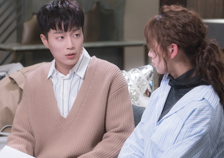 ‘라디오 로맨스’ 톱스타 윤두준&라디오작가 김소현, 뒤바뀐 갑을 관계 ‘설렘 자극’