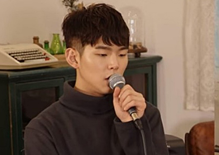 폴킴X이진아, 즉흥 라이브 영상 공개! “가끔 미치도록 네가 안고 싶어질 때가 있어”