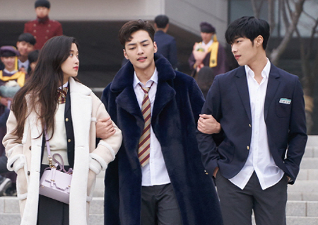 ‘위대한 유혹자’ 악동 우도환-문가영-김민재, 치명적 교복 비주얼 자랑