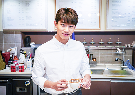 ‘키스 먼저 할까요’ 기도훈, 바리스타로 완벽 변신(Feat. 라떼 아트)