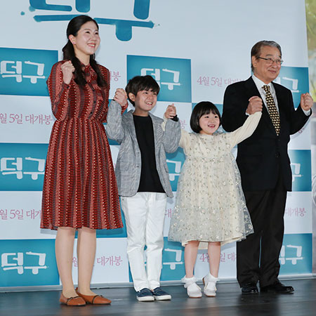 [포토] '덕구' 정수인 감독과 손에 손 잡고 화이팅!
