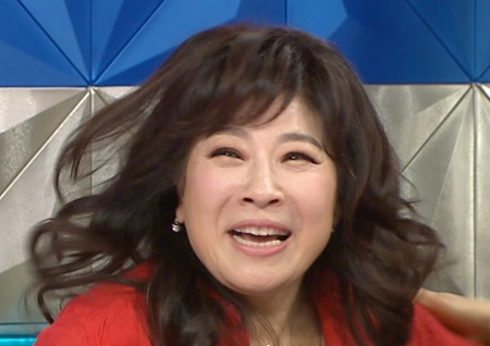 ‘라디오스타’ 노사연, 에브리데이 모닝 고기먹방...무대로 날라온 ‘사과-나방’에 본능적 대처? 웃음폭탄!