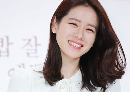 [포토] '예쁜 누나' 손예진, 미소가 살랑살랑