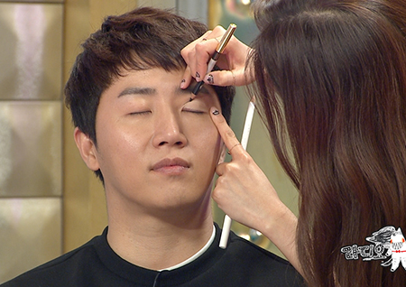 '라디오스타' 홍진호, 이사배에게 화장 선물 받고 스튜디오 발칵! 