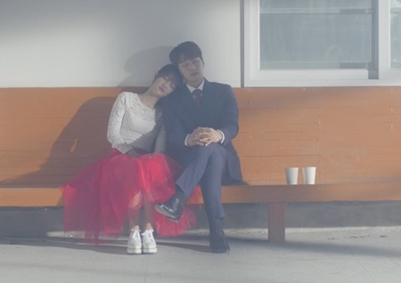 '컴백 D-1' 황치열, 신곡 '별, 그대' MV 티저 영상 공개... 영화 같은 로맨틱 분위기 '애틋+달달'