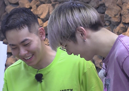 ‘이불 밖은 위험해’ 로꼬-강다니엘, 수제버거 만들기 도전! ‘셰프 포스 뿜뿜’