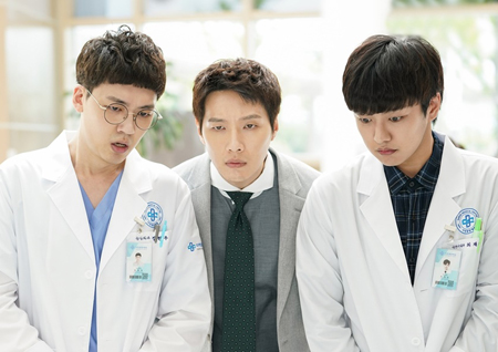 ‘사생결단 로맨스’ 지현우, ‘툭’ 치면 ‘욱’ 하는 캐릭터 스틸 최초 공개