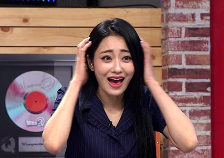 '뜻밖의 Q' 나인뮤지스 경리, 마하의 속도로 정답 캐치! 자칭 ‘구멍’의 반전 표현력!