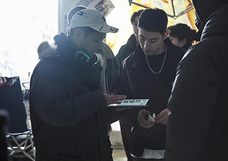 '사냥의 시간(가제)' 대망의 크랭크업, 극강의 스타일리시 추격전 탄생 예고!