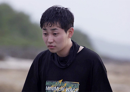 '두니아' 딘딘, 생존 수영 중 뜻밖의 '하의 실종'