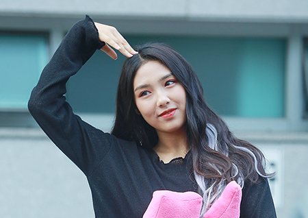 [포토] '프로듀스 48' 한초원, 하트는 반쪽이지만 사랑스러움은 완벽