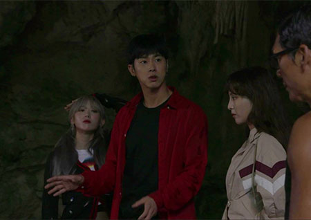 '두니아' 유노윤호-정혜성, 이근의 생존일지 발견! 워프홀 수수께끼 풀 수 있을까