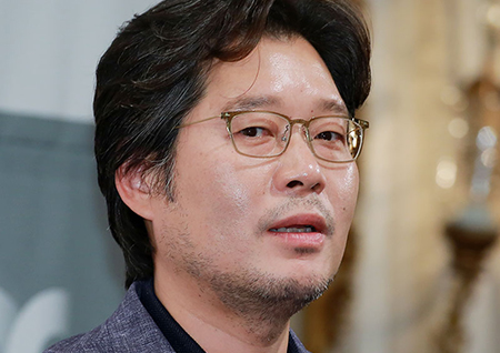 유재명, 띠동갑 연하와 10월에 결혼, 5년 열애의 결실 맺는다!