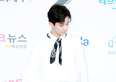 [포토] NCT127 마크, 바닥 보면서 조심조심