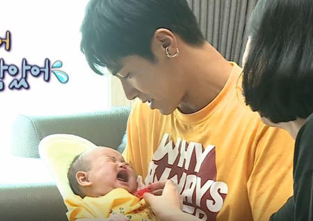 ‘나 혼자 산다’ 유노윤호 삼촌 닮았다는 말에 50일 된 조카 “으앙”